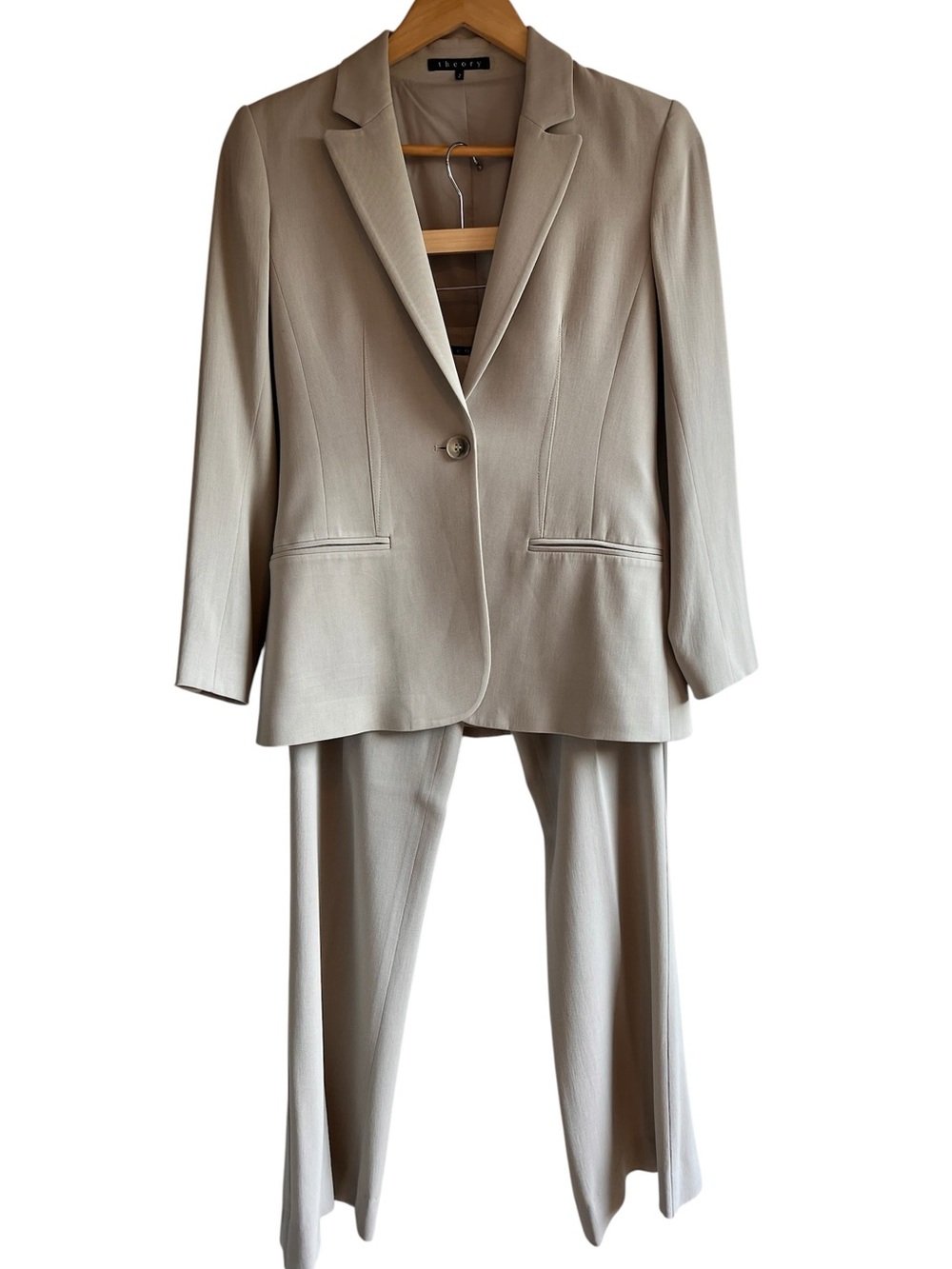 Theory wool blend Shinna pant suit in light beige size 2 excellent condition